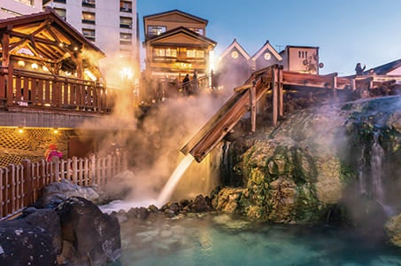 山口宇部空港【2~4名様1室】一度は訪れたい日本三名泉のひとつで寛ぐ 草津温泉に4連泊 長期滞在の旅5日間 ベッドのお部屋確約!1